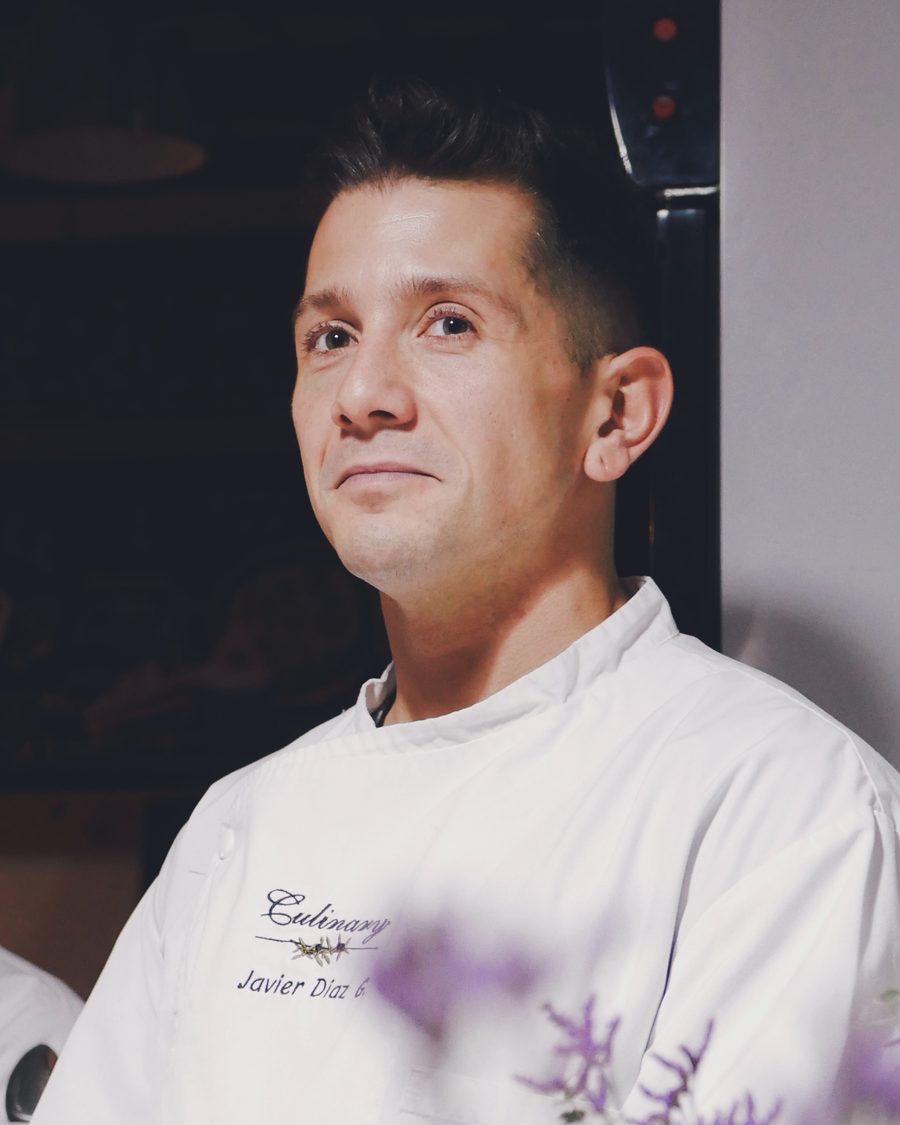 Javier Díaz Gurruchaga, con chaqueta de cocina del instituto Culinary